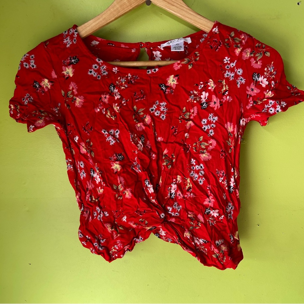 White Fawn Women's Flower Cropped Halter Top Women’s Size XL